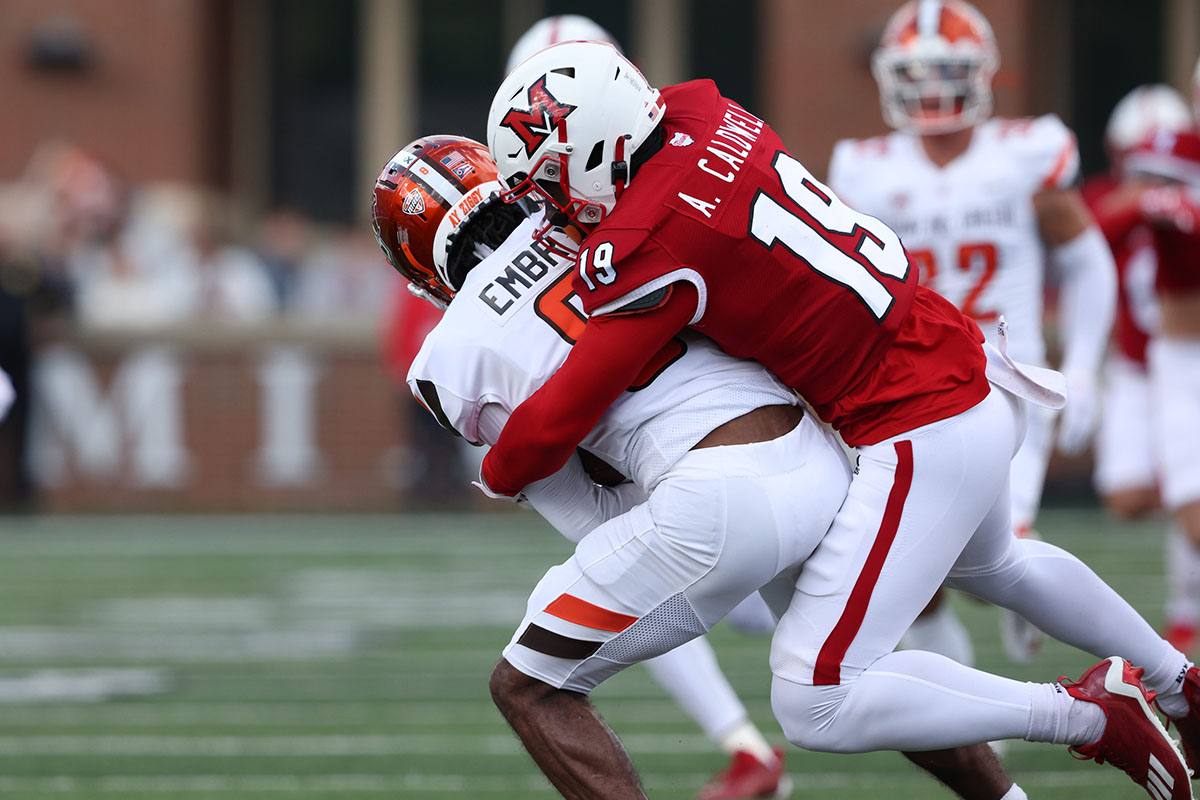 Ambe' Caldwell (19) makes a tackle for Miami