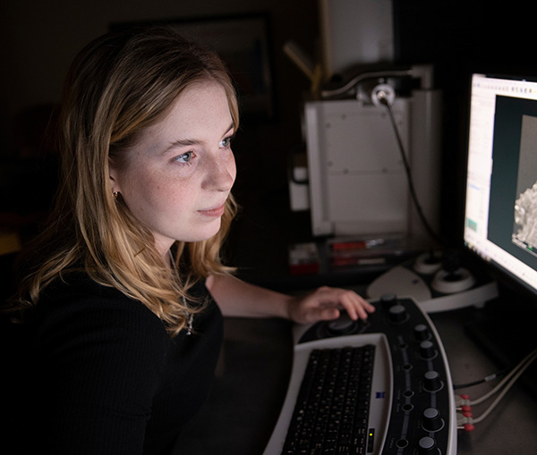 Hannah wudke looks into a computer monitor