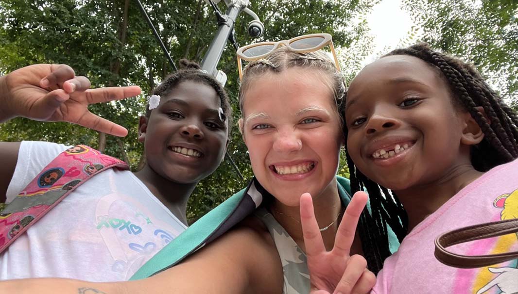 miami students work with peaslee center kids