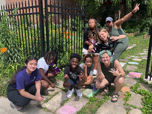 miami students work with peaslee center kids