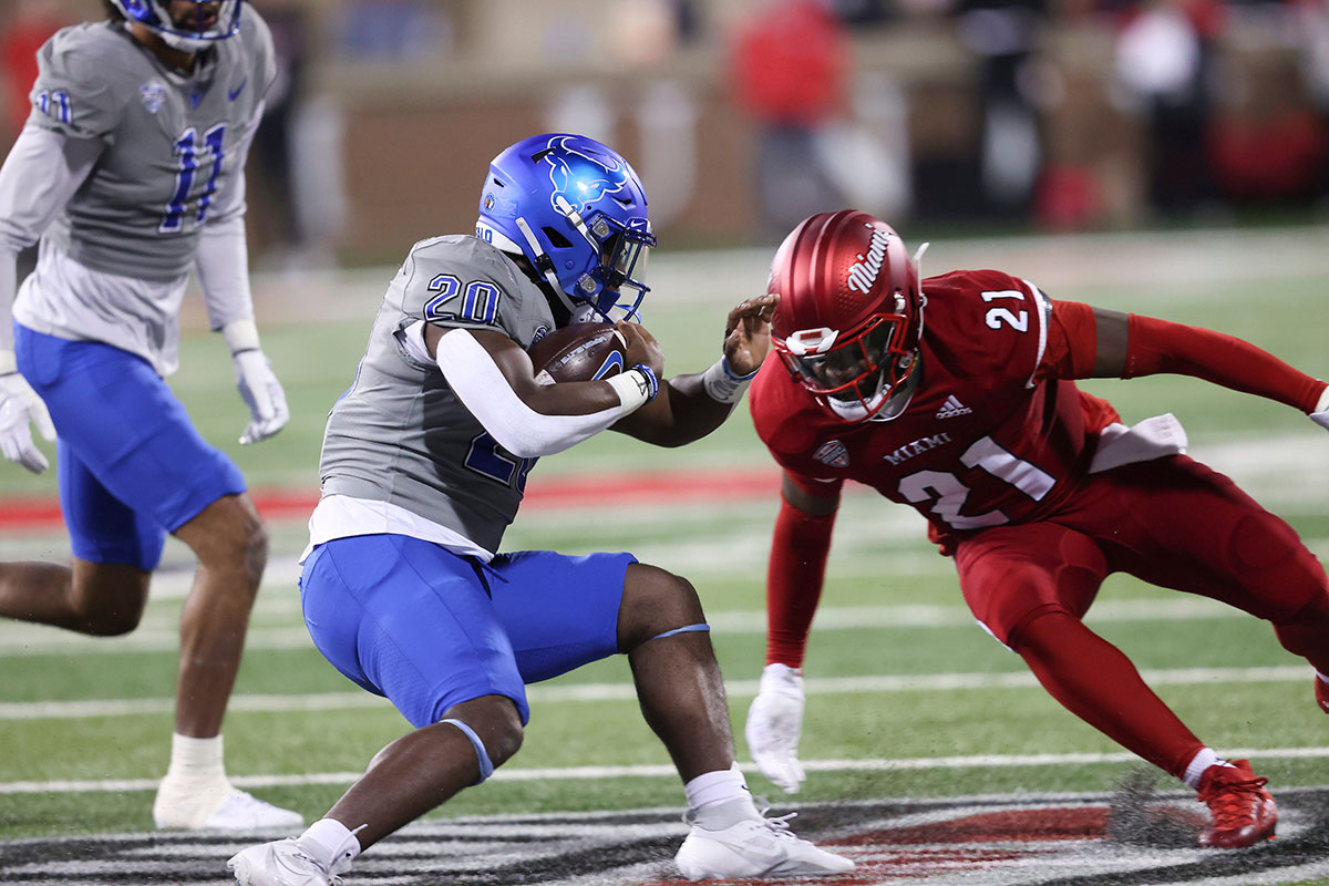 Miami's Michael Dowell (21) closes in on a tackle